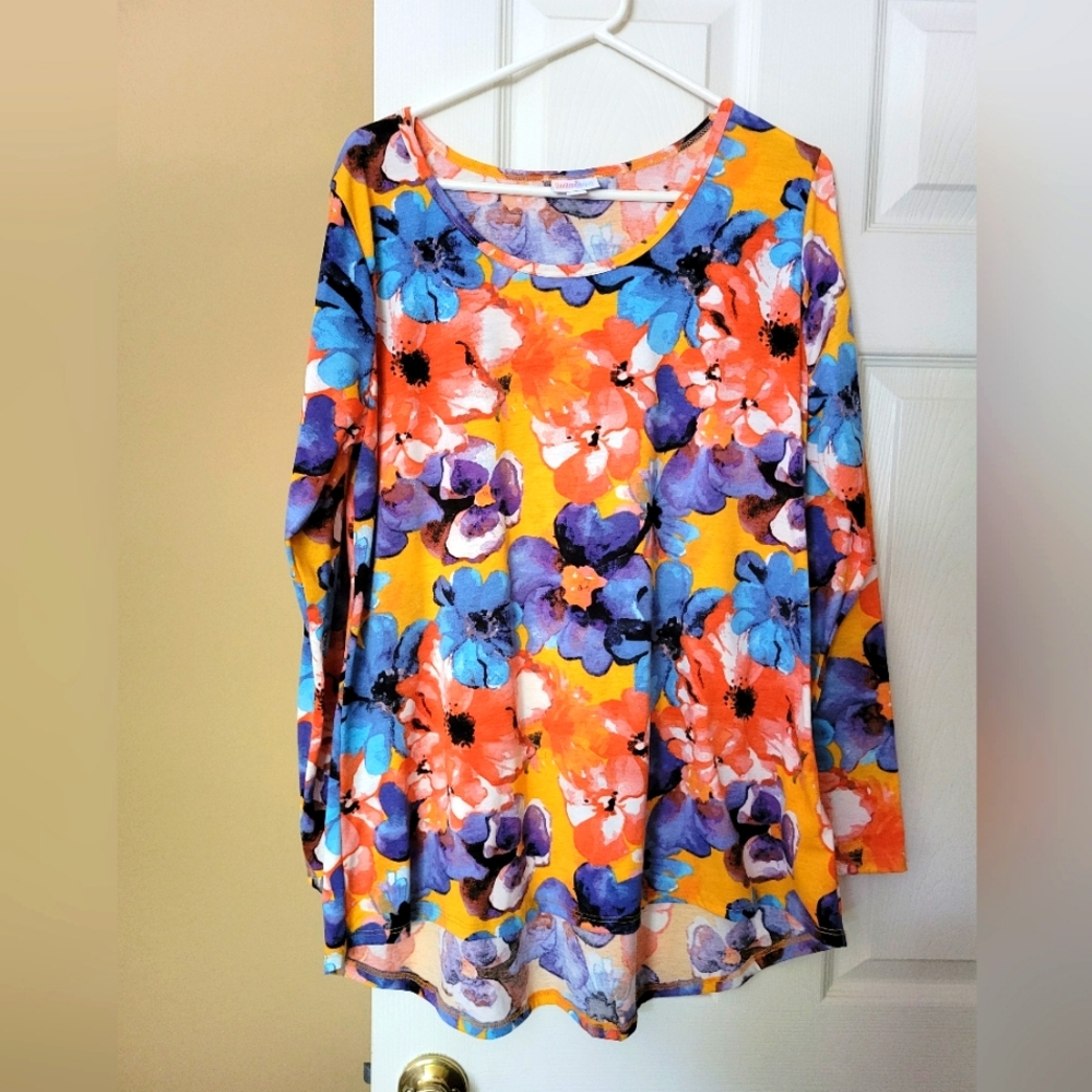 Lularoe Lynnae top